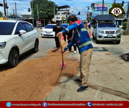 ดับเพลิงนครแม่สอด ช่วยเหลือเหตุรถยนต์ (เก๋ง) พุ่งชนรถกระบะ บริเวณแยกร้านเจ้าสัว