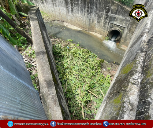 ดับเพลิงแม่สอด ออกดำเนินการเก็บกิ่งไม้ในคลองแม่สอด บริเวณสะพานใกล้เคียงศูนย์ควบคุมโรคติดต่อ แม่สอด