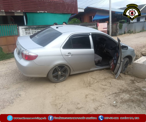 ดับเพลิงนครแม่สอด ออกดำเนินการช่วยเหลือประชาชน เหตุรถยนต์ติดหล่ม ซอยหน้าวัดบุญญาวาส