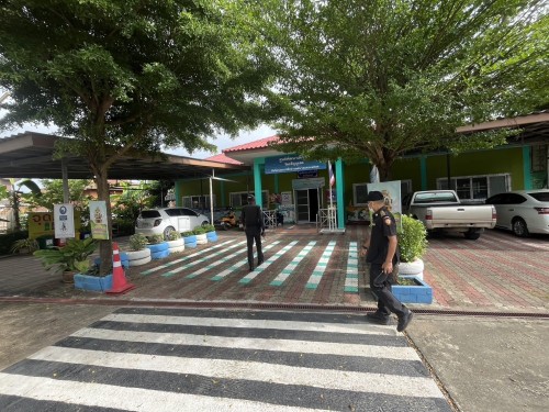 เจ้าหน้าที่เทศกิจ ออกตรวจตราตามมาตรการรักษาความปลอดภัยในโรงเรียน เขตเทศบาลนครแม่สอด 