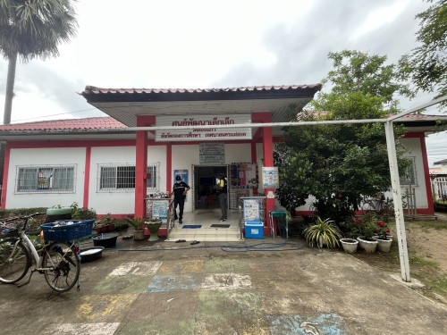 เจ้าหน้าที่เทศกิจ ออกตรวจตราตามมาตรการรักษาความปลอดภัยในโรงเรียน เขตเทศบาลนครแม่สอด 