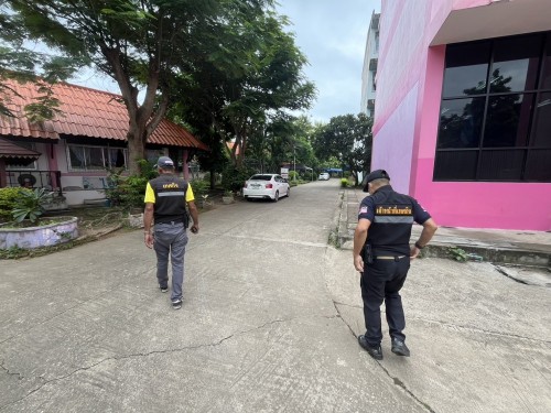 เจ้าหน้าที่เทศกิจ ออกตรวจตราตามมาตรการรักษาความปลอดภัยในโรงเรียน เขตเทศบาลนครแม่สอด 