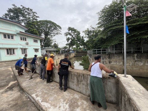 เจ้าหน้าที่เทศกิจ ออกตรวจตราตามมาตรการรักษาความปลอดภัยในโรงเรียน เขตเทศบาลนครแม่สอด 