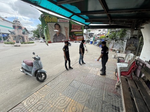 เทศกิจแม่สอด ออกตรวจสอบเรื่องร้องเรียน มีหลุมบนฟุตบาท