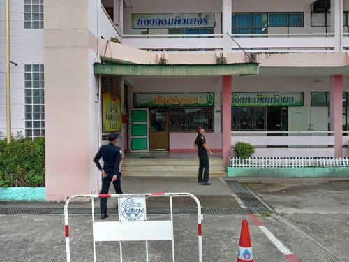 เจ้าหน้าที่เทศกิจ ออกตรวจตราตามมาตรการรักษาความปลอดภัยในโรงเรียน เขตเทศบาลนครแม่สอด 