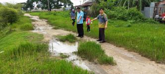 นายกุล  เครือวีระ รองนายกเทศมนตรีนครแม่สอด พร้อมด้วยกองช่างออกสำรวจพื้นที่ที่ชาวบ้านร้องเรียนและพื้นที่โครงการเลียบคลองชลประทานโครงการถนนคอนกรีตเสริมเหล็กมูจาฮีรีน