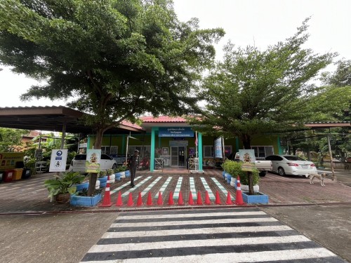 เจ้าหน้าที่เทศกิจ ออกตรวจตราตามมาตรการรักษาความปลอดภัยในโรงเรียน เขตเทศบาลนครแม่สอด 