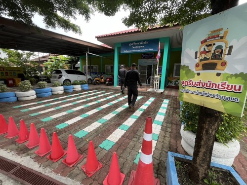 เจ้าหน้าที่เทศกิจ ออกตรวจตราตามมาตรการรักษาความปลอดภัยในโรงเรียน เขตเทศบาลนครแม่สอด 