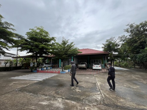 เจ้าหน้าที่เทศกิจ ออกตรวจตราตามมาตรการรักษาความปลอดภัยในโรงเรียน เขตเทศบาลนครแม่สอด 