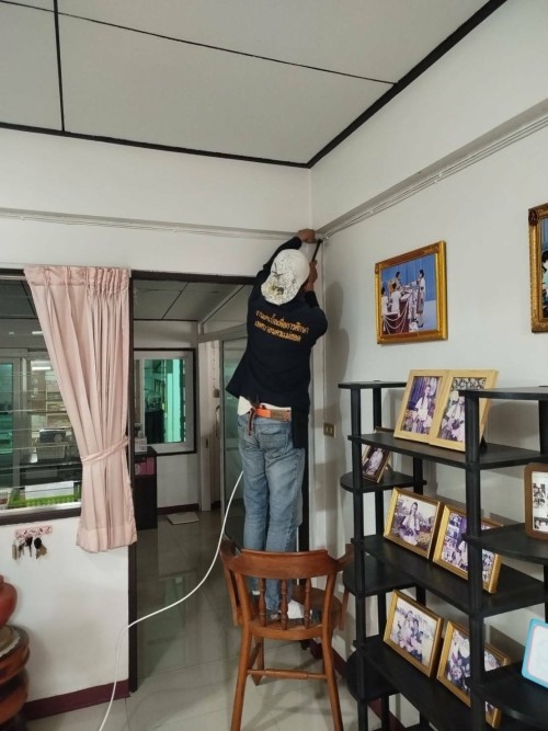 เจ้าหน้าที่กองยุทธศาสตร์และงบประมาณ ดำเนินการตามคำร้องขอซ่อมแซมเคเบิ้ลทีวี และขอใช้ข้อมูลจากกล้องวงจรปิด