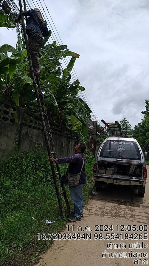 เจ้าหน้าที่กองยุทธศาสตร์และงบประมาณ ดำเนินการตามคำร้องขอซ่อมแซมเคเบิ้ลทีวี เพื่อการศึกษาเทศบาลนครแม่สอด
