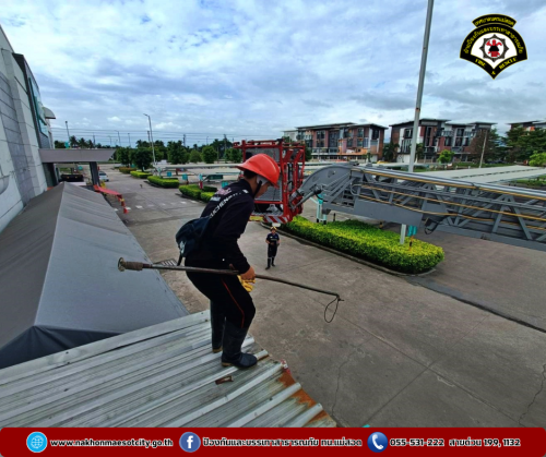 ดับเพลิงนครแม่สอด ออกดำเนินการช่วยเหลือสุนัข เนื่องจากติดบนหลังคา บริเวณโลตัส แม่สอด