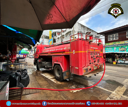 ดับเพลิงนครแม่สอด ร่วมกองสุขาภิบาลและสิ่งแวดล้อม ออกดำเนินการฉีดล้างทำความสะอาดตลาดสดในเขตเทศบาลนครแม่สอด