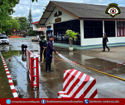 ดับเพลิงนครแม่สอด ออกดำเนินการฉีดล้างทำความสะอาด ถนนทางเข้าและลานอเนกประสงค์ของเรือนจำอำเภอแม่สอด