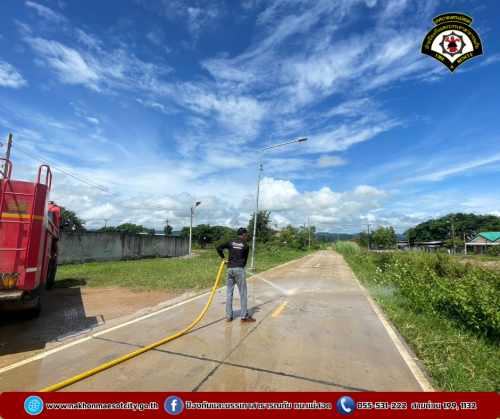 ดับเพลิงนครแม่สอด ออกดำเนินการฉีดล้างทำความสะอาด บริเวณถนนคลองชลประทาน ชุมชนอิสลาม