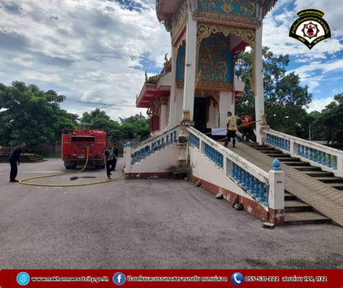 ดับเพลิงนครแม่สอด ออกดำเนินการฉีดล้างทำความสะอาด บริเวณสุสานหลวงแม่สอด