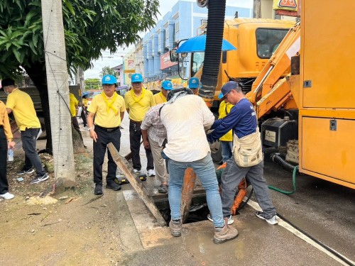 กองช่างสุขาภิบาลได้เข้าร่วมกิจกรรมจิตอาสาพัฒนาปรับปรุงภูมิทัศน์เฉลิมพระเกียรติ พระบาทสมเด็จพระเจ้าอยู่หัว เนื่องในโอกาสพระราชพิธีมหามงคลเฉลิมพระชนมพรรษา 6 รอบ 28 กรกฎาคม 2567