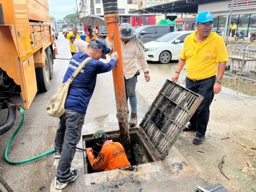 กองช่างสุขาภิบาลได้เข้าร่วมกิจกรรมจิตอาสาพัฒนาปรับปรุงภูมิทัศน์เฉลิมพระเกียรติ พระบาทสมเด็จพระเจ้าอยู่หัว เนื่องในโอกาสพระราชพิธีมหามงคลเฉลิมพระชนมพรรษา 6 รอบ 28 กรกฎาคม 2567