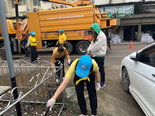 กองช่างสุขาภิบาลได้เข้าร่วมกิจกรรมจิตอาสาพัฒนาปรับปรุงภูมิทัศน์เฉลิมพระเกียรติ พระบาทสมเด็จพระเจ้าอยู่หัว เนื่องในโอกาสพระราชพิธีมหามงคลเฉลิมพระชนมพรรษา 6 รอบ 28 กรกฎาคม 2567