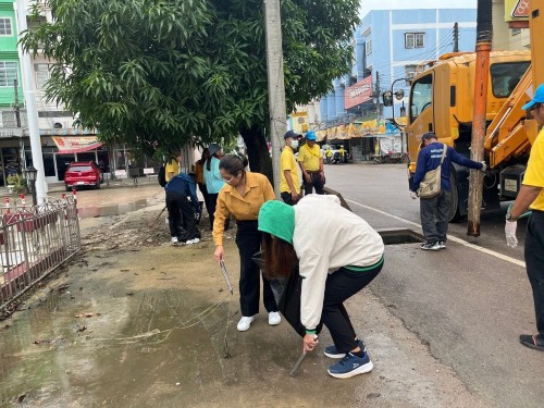 กองช่างสุขาภิบาลได้เข้าร่วมกิจกรรมจิตอาสาพัฒนาปรับปรุงภูมิทัศน์เฉลิมพระเกียรติ พระบาทสมเด็จพระเจ้าอยู่หัว เนื่องในโอกาสพระราชพิธีมหามงคลเฉลิมพระชนมพรรษา 6 รอบ 28 กรกฎาคม 2567