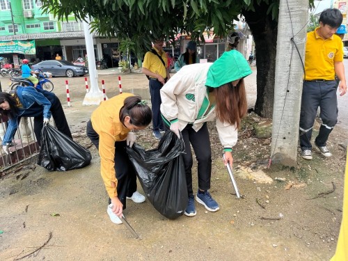 กองช่างสุขาภิบาลได้เข้าร่วมกิจกรรมจิตอาสาพัฒนาปรับปรุงภูมิทัศน์เฉลิมพระเกียรติ พระบาทสมเด็จพระเจ้าอยู่หัว เนื่องในโอกาสพระราชพิธีมหามงคลเฉลิมพระชนมพรรษา 6 รอบ 28 กรกฎาคม 2567
