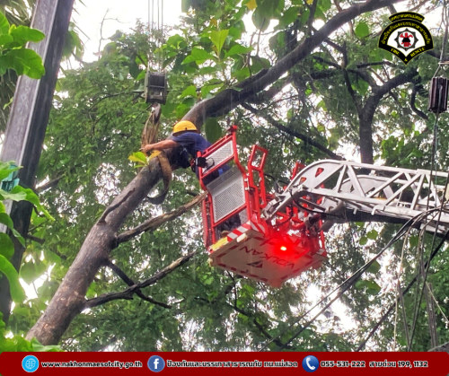 ดับเพลิงนครแม่สอด ออกดำเนินการช่วยเหลือประชาชนที่ได้รับผลกระทบจากอุทกภัยในเขตพื้นที่ ทน.แม่สอด