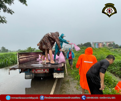 ดับเพลิงนครแม่สอด ออกดำเนินการช่วยเหลือประชาชนที่ได้รับผลกระทบจากอุทกภัยในเขตพื้นที่ ทน.แม่สอด