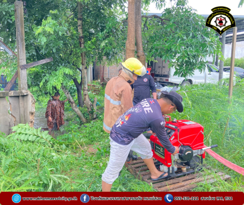 ดับเพลิงนครแม่สอด ออกดำเนินการช่วยเหลือประชาชนที่ได้รับผลกระทบจากอุทกภัยในเขตพื้นที่ ทน.แม่สอด