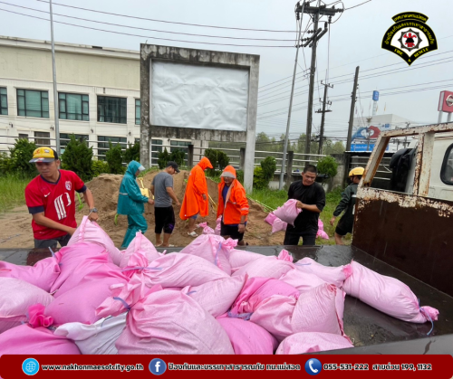 ดับเพลิงนครแม่สอด ออกดำเนินการช่วยเหลือประชาชนที่ได้รับผลกระทบจากอุทกภัยในเขตพื้นที่ ทน.แม่สอด