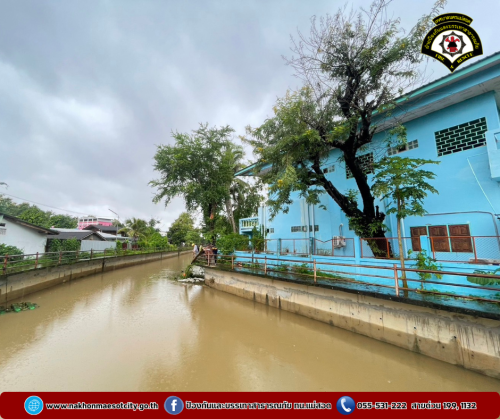 ดับเพลิงนครแม่สอด ออกดำเนินการช่วยเหลือประชาชนที่ได้รับผลกระทบจากอุทกภัยในเขตพื้นที่ ทน.แม่สอด