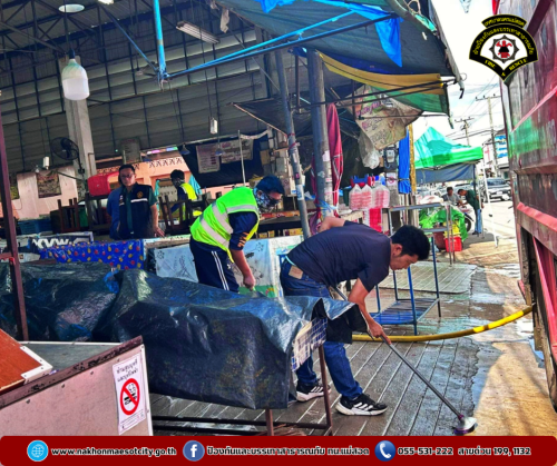 ดับเพลิงนครแม่สอด ร่วมกองสาธารณสุขและสิ่งแวดล้อม ออกดำเนินการฉีดล้างทำความสะอาดตลาดสดในเขตเทศบาลนครแม่สอด