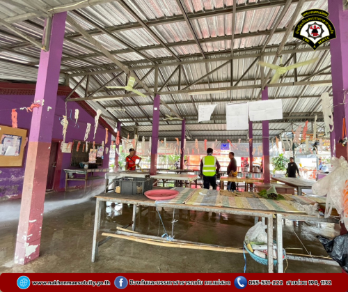 ดับเพลิงนครแม่สอด ร่วมกองสาธารณสุขและสิ่งแวดล้อม ออกดำเนินการฉีดล้างทำความสะอาดตลาดสดในเขตเทศบาลนครแม่สอด