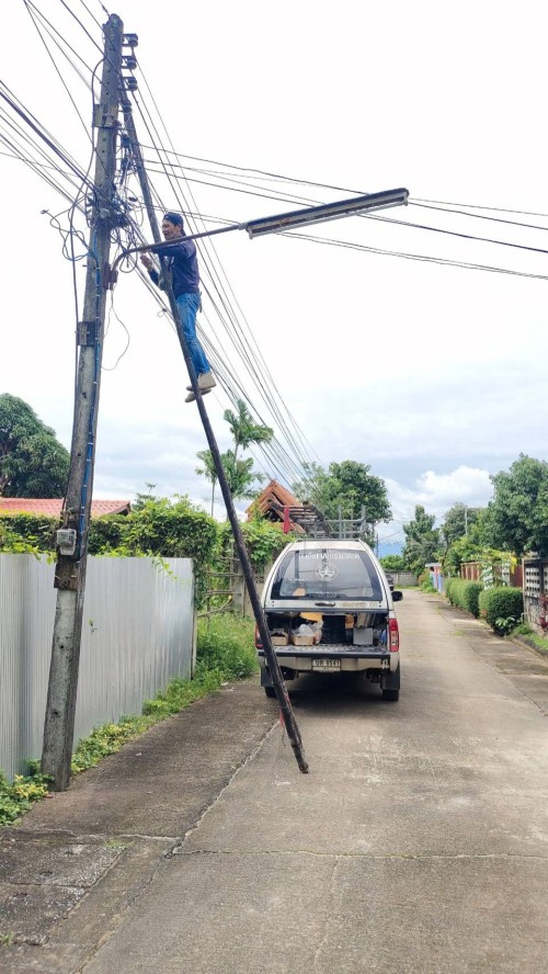เจ้าหน้าที่กองยุทธศาสตร์และงบประมาณ ดำเนินการตามคำร้องขอตรวจสอบและซ่อมแซมเคเบิ้ลทีวี เพื่อการศึกษาเทศบาลนครแม่สอด ในวันที่ 8 สิงหาคม 2567