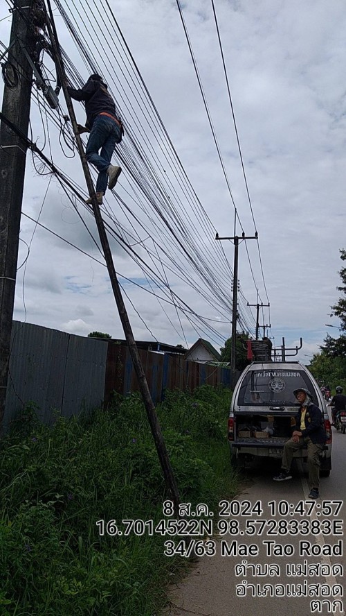 เจ้าหน้าที่กองยุทธศาสตร์และงบประมาณ ดำเนินการตามคำร้องขอตรวจสอบและซ่อมแซมเคเบิ้ลทีวี เพื่อการศึกษาเทศบาลนครแม่สอด ในวันที่ 8 สิงหาคม 2567