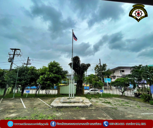 ดับเพลิงนครแม่สอด ออกดำเนินการตัดแต่งต้นไม้ ณ สำนักงานสรรพสามิตตาก สาขาแม่สอด