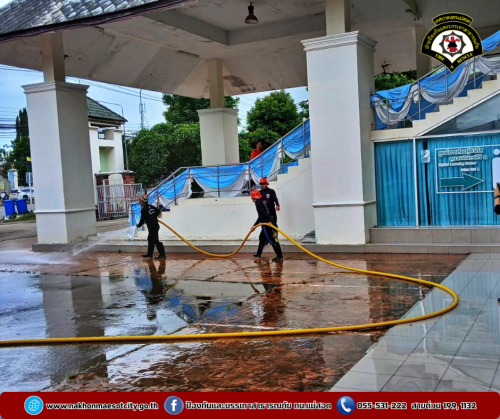 ดับเพลิงนครแม่สอด ดำเนินการฉีดล้างทำความสะอาด บริเวณศูนย์กลางแสดงสินค้า ศูนย์ประชุมเพื่อส่งเสริมการท่องเที่ยว (OTOP)