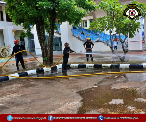 ดับเพลิงนครแม่สอด ดำเนินการฉีดล้างทำความสะอาด บริเวณศูนย์กลางแสดงสินค้า ศูนย์ประชุมเพื่อส่งเสริมการท่องเที่ยว (OTOP)