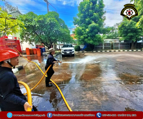 ดับเพลิงนครแม่สอด ดำเนินการฉีดล้างทำความสะอาด บริเวณศูนย์กลางแสดงสินค้า ศูนย์ประชุมเพื่อส่งเสริมการท่องเที่ยว (OTOP)