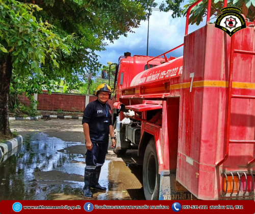 ดับเพลิงนครแม่สอด ดำเนินการฉีดล้างทำความสะอาด บริเวณศูนย์กลางแสดงสินค้า ศูนย์ประชุมเพื่อส่งเสริมการท่องเที่ยว (OTOP)