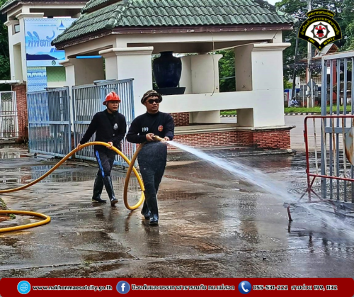 ดับเพลิงนครแม่สอด ดำเนินการฉีดล้างทำความสะอาด บริเวณศูนย์กลางแสดงสินค้า ศูนย์ประชุมเพื่อส่งเสริมการท่องเที่ยว (OTOP)