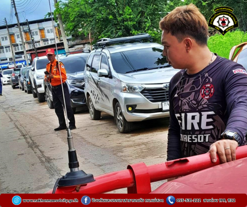  ดับเพลิงนครแม่สอด ออกดำเนินการช่วยเหลือประชาชน เหตุรถยนต์ติดหล่ม บริเวณถนนการค้า 2 ใกล้เคียงสตาร์ ไนท์