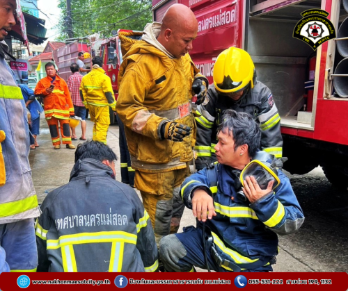 ดับเพลิงนครแม่สอด ออกระงับเหตุเพลิงไหม้ร้านเฟอร์นิเจอร์ไม้ บริเวณใกล้เคียงร้านกระเพาะปลาริมเมย