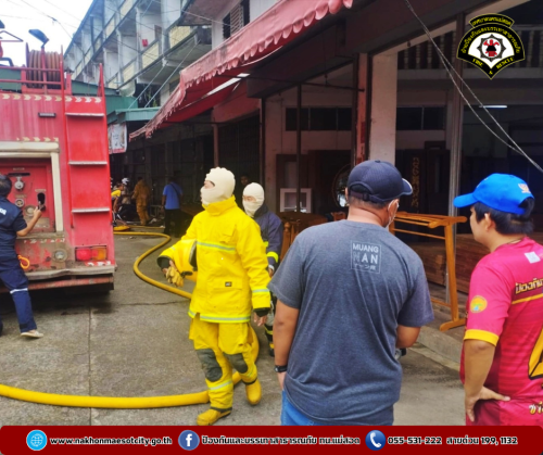 ดับเพลิงนครแม่สอด ออกระงับเหตุเพลิงไหม้ร้านเฟอร์นิเจอร์ไม้ บริเวณใกล้เคียงร้านกระเพาะปลาริมเมย