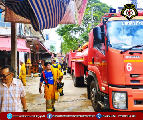 ดับเพลิงนครแม่สอด ออกระงับเหตุเพลิงไหม้ร้านเฟอร์นิเจอร์ไม้ บริเวณใกล้เคียงร้านกระเพาะปลาริมเมย