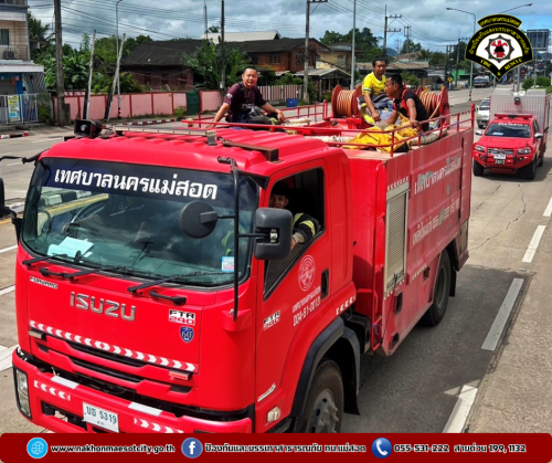 ดับเพลิงนครแม่สอด ออกระงับเหตุเพลิงไหม้ร้านเฟอร์นิเจอร์ไม้ บริเวณใกล้เคียงร้านกระเพาะปลาริมเมย