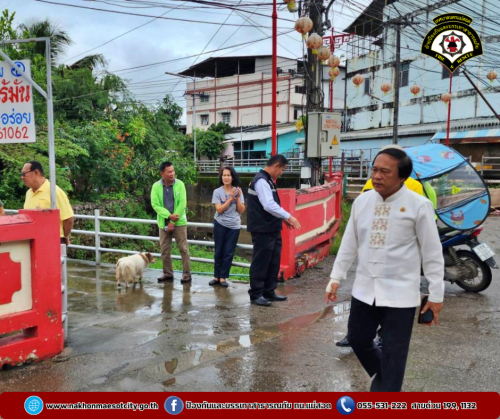 ดับเพลิงนครแม่สอด ดำเนินการฉีดล้างทำความสะอาด บริเวณแม่สอดมูลนิธิสามัคคีการกุศล