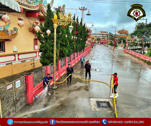 ดับเพลิงนครแม่สอด ดำเนินการฉีดล้างทำความสะอาด บริเวณแม่สอดมูลนิธิสามัคคีการกุศล