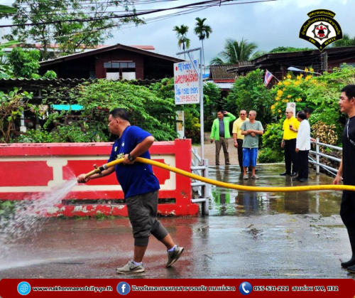 ดับเพลิงนครแม่สอด ดำเนินการฉีดล้างทำความสะอาด บริเวณแม่สอดมูลนิธิสามัคคีการกุศล