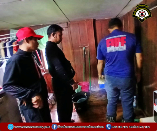  ดับเพลิงนครแม่สอด ออกดำเนินการจับสัตว์เลื้อยคลาน (งู) บ้านเรือนประชาชน ถนนเยลลี่อุทิศ