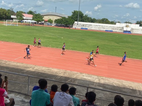 นายกเทศมนตรีนครแม่สอดพร้อมผู้บริหารร่วมให้กำลังใจนักเรียนในสังกัด โครงการจัดส่งนักกีฬาเข้าร่วมแข่งขันกีฬานักเรียนองค์กรปกครองส่วนท้องถิ่น ระดับประเทศ ณ จังหวัดร้อยเอ็ด